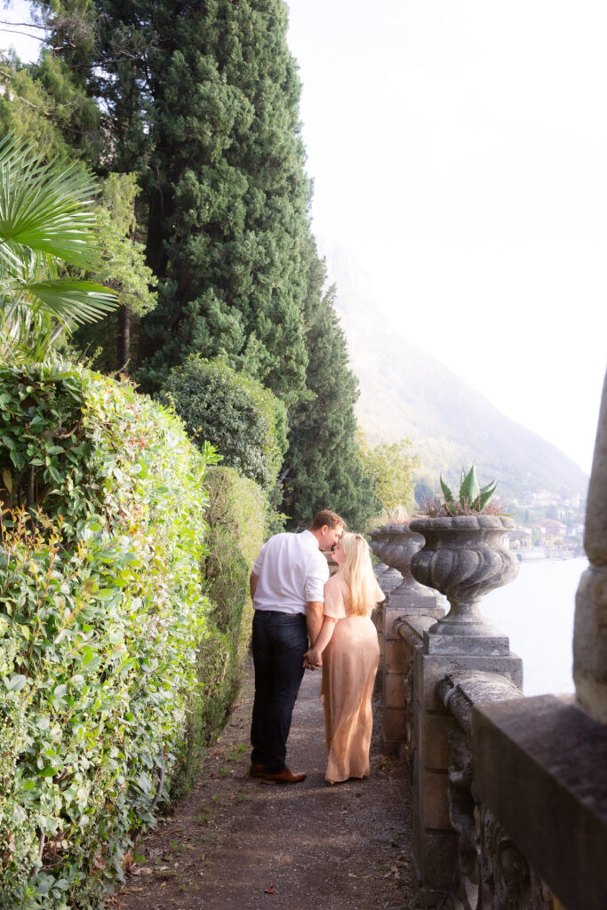 Couple walking in the gardens at Villa Monastero