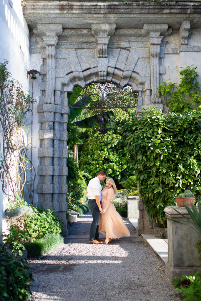 Couple in the gardens at Villa Monastero