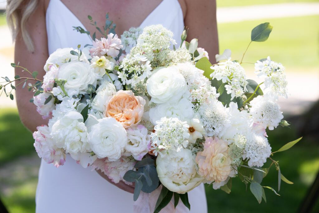 brides white and peach bouquet 