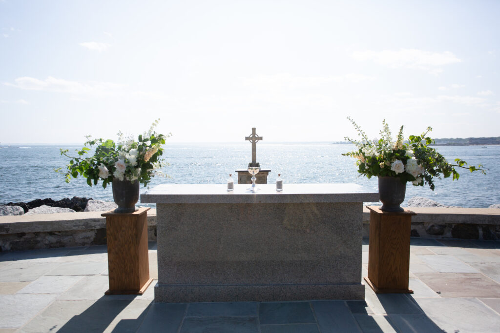 outside wedding alter on the ocean 