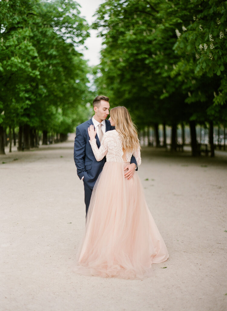 bride and groom on pathway in jardin de luxembourg